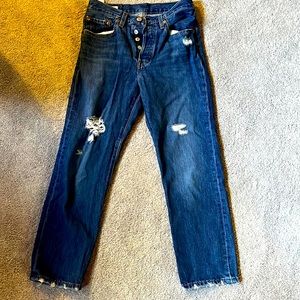 Dark blue Levi distress jeans